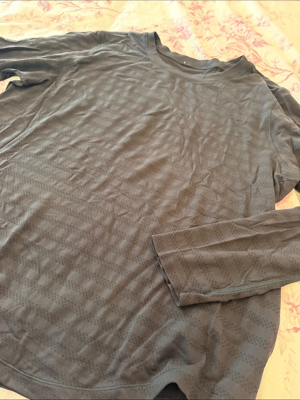 DSG Black Long-Sleeve Crewneck Tee with Subtle Stripe Texture - Picture 2 of 3